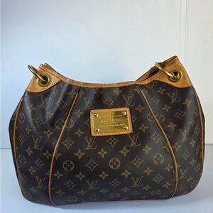 Louis Vuitton Galleria PM Shoulder Bag